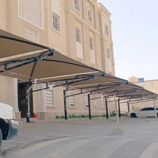 مظلات مواقف سيارات متعددة الصفوف في جدة